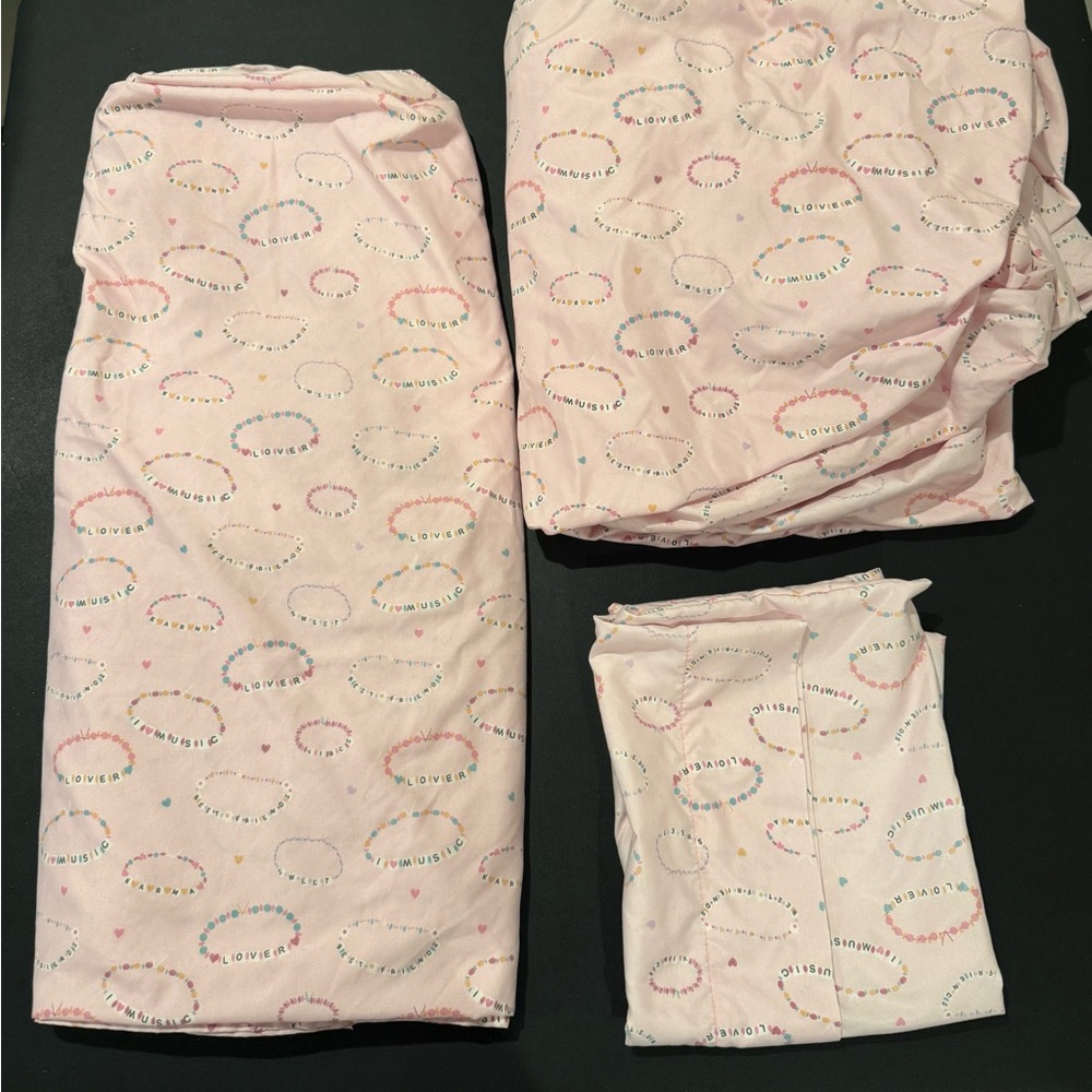 Pink Taylor Swift Friendship Bracelet Patterned Full Sheet Set